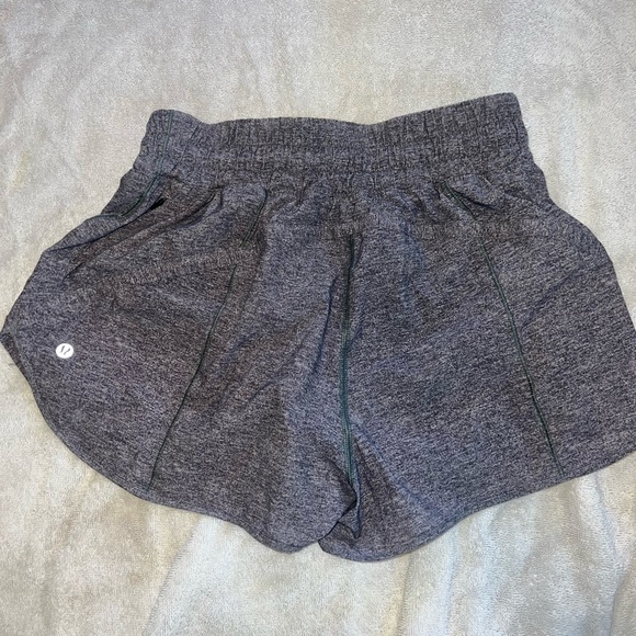 Lululemon track that high rise 3 inch shorts heather grey lightly worn size 8 - Picture 3 of 4